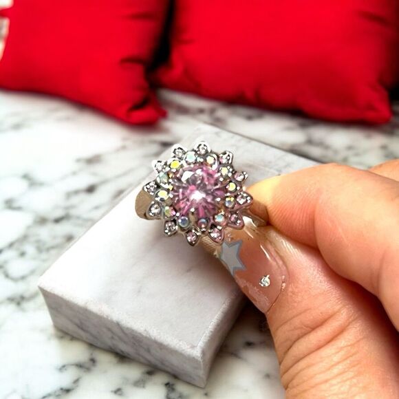 Elegant Pink Stone Flower Silver Tone Ring Size 9 - Picture 3 of 5